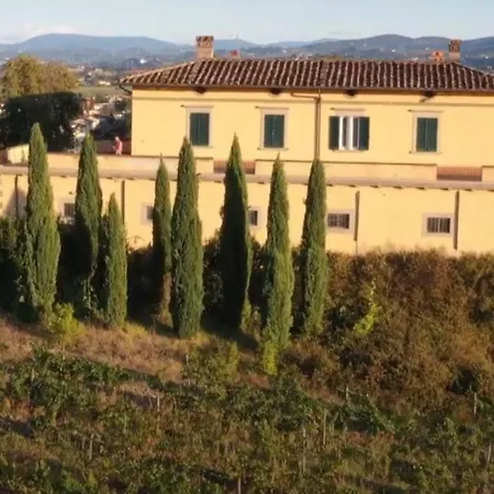 In Il Castellaccio بيت للعطل