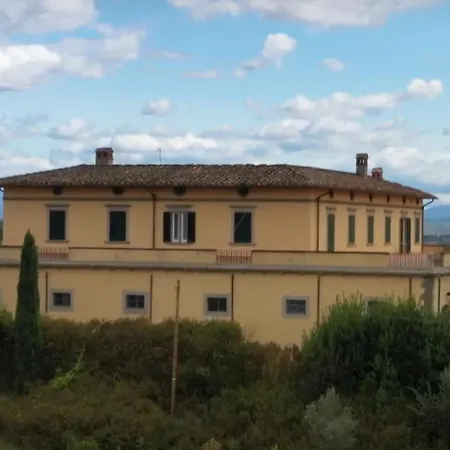 In Il Castellaccio بيت للعطل