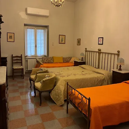 In Il Castellaccio بيت للعطل باغيو آ كايانو