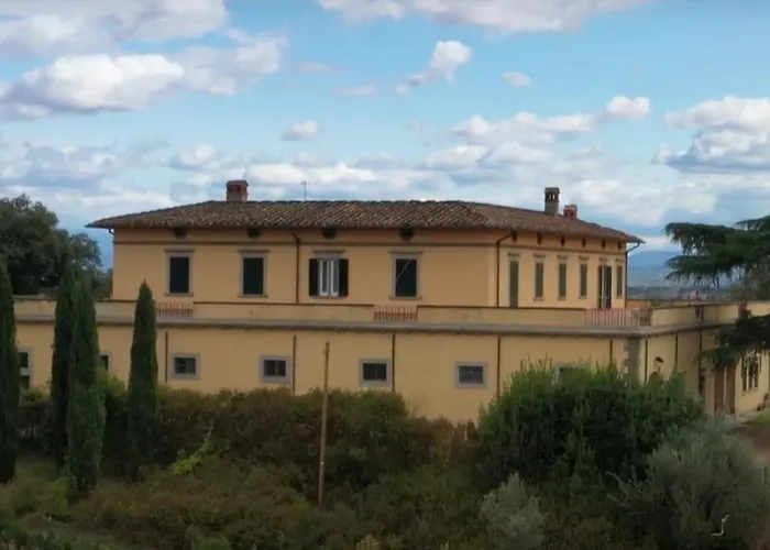 In Il Castellaccio بيت للعطل