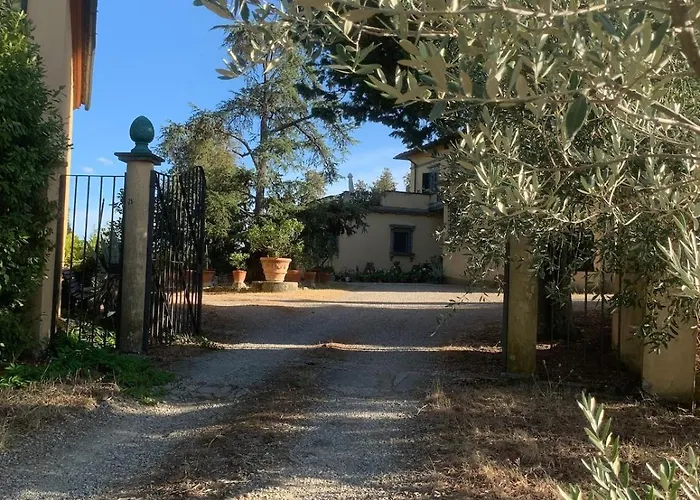In Il Castellaccio بيت للعطل